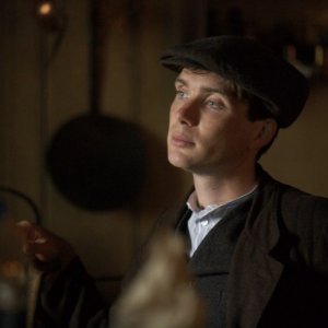 Cillian Murphy in una scena del film Il vento che accarezza l'erba