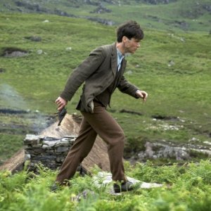 Cillian Murphy in una scena del film Il vento che accarezza l'erba