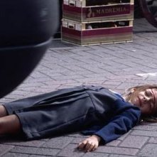 Daniella Byrne in una scena del film L'ultima porta