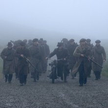 Una scena del film Il vento che accarezza l'erba