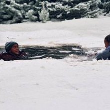 Una scena del film L'ultima porta