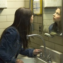 Sarah Michelle Gellar in una sequenza del thriller The Return