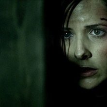 Un primo piano di Sarah Michelle Gellar in una scena del film The Return