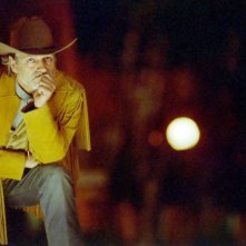 Fabrizio Bentivoglio in una scena del film L'amico di famiglia