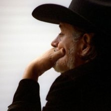 Fabrizio Bentivoglio in una scena del film L'amico di famiglia