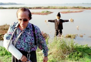 Giacomo Rizzo in una scena del film L'amico di famiglia