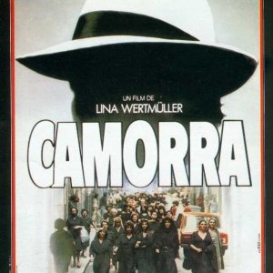 La locandina di Un complicato intrigo di donne, vicoli e delitti