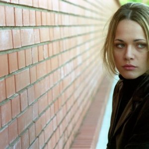 Laura Chiatti in una scena del film L'amico di famiglia