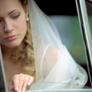 Laura Chiatti in una scena del film L'amico di famiglia