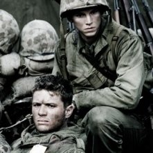 Ryan Phillippe e Stark Sands in una scena di Flags of Our Fathers