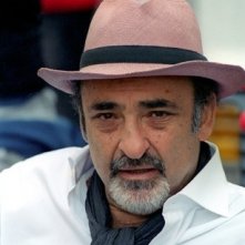 Alessandro Haber in una scena del film Ma l'amore... sì