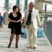 Annamaria Barbera ed Alessandro Haber in una scena del film Ma l'amore... sì