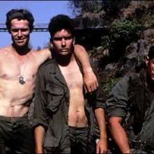 Willem Dafoe e Charlie Sheen in una scena di Platoon