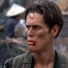 Willem Dafoe in una scena di Platoon, del 1986