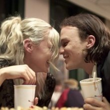 Abbie Cornish ed Heath Ledger nel film Paradiso + Inferno