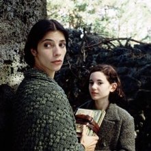 Ivana Baquero e Maribel Verdu in una scena del film Il labirinto del fauno