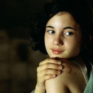 La piccola Ivana Baquero in  una scena del film Il labirinto del fauno