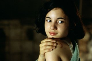 La piccola Ivana Baquero in una scena del film Il labirinto del fauno