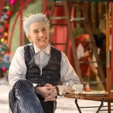 Martin Short in una scena della commedia natalizia Santa Clause è nei guai