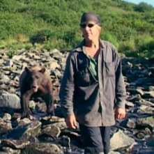 Timothy Treadwell in una scena del documentario Grizzly Man