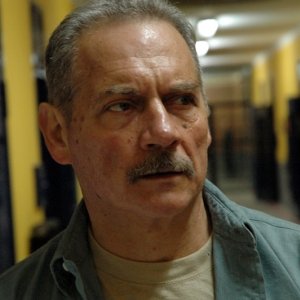 Giorgio Colangeli in una scena del film L'aria salata