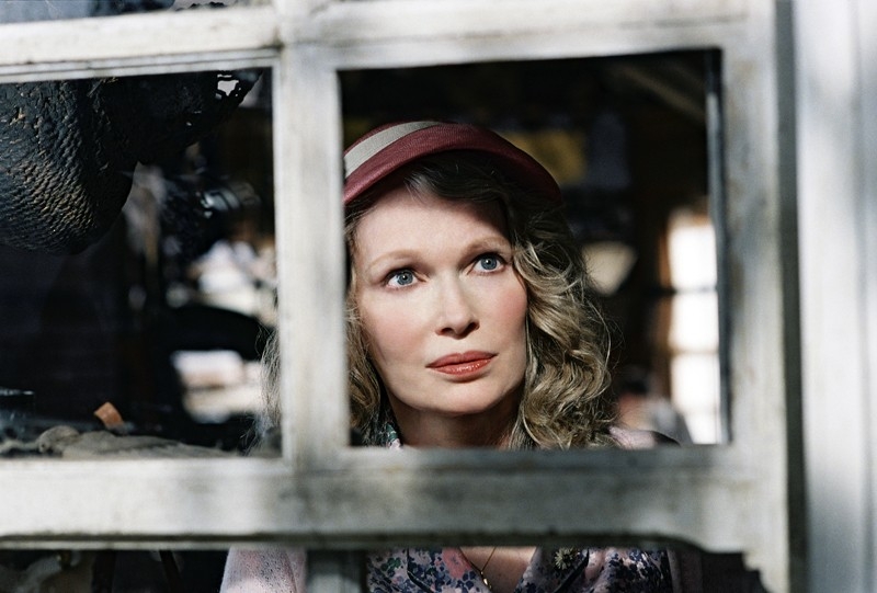 Mia Farrow in una scena del film Arthur e il popolo dei Minimei