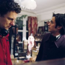 Michel Gondry con Gael García Bernal sul set di L'arte del sogno