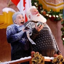 Tim Allen e Martin Short in una scena della commedia natalizia Santa Clause è nei guai