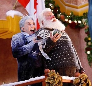Tim Allen e Martin Short in una scena della commedia natalizia Santa Clause è nei guai