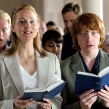 Laura Linney e Rupert Grint in una scena del film  film In viaggio con Evie - Driving Lessons