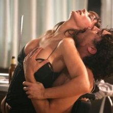 Riccardo Scamarcio e Monica Bellucci nella scena hot di Manuale D'Amore 2