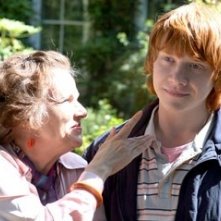 Julie Walters e Rupert Grint in una scena del film  film In viaggio con Evie - Driving Lessons