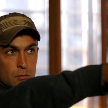 Pietro Taricone in una scena del film tv Il covo di Teresa