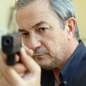 Remo Girone in una scena del film Morte di un confidente