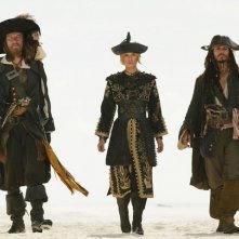 Geoffrey Rus, Johnny Depp e Keira Knightley in una scena di Pirates of the Caribbean: At Worlds End