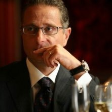 Il protagonista Paolo Bonolis in una scena di Commediasexi