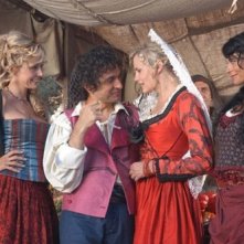 Brigitta Boccoli, Vincenzo Salemme, Daryl Hannah e Natalia Estrada in una scena di Olè