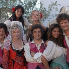 Brigitta Boccoli, Vincenzo Salemme, Daryl Hannah, Massimo Boldi, Enzo Salvi e Natalia Estrada in una scena di Olè