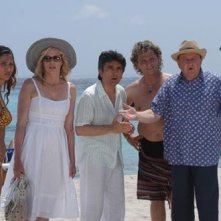  Daryl Hannah, Massimo Boldi,Vincenzo Salemme, Enzo Salvi e Francesca Lodo in una scena di Olè