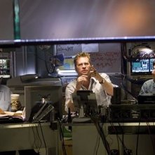 Denzel Washington, Adam Goldberg e Val Kilmer in una scena del film Deja Vu - Corsa Contro Il Tempo