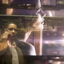 Denzel Washington con Paula Patton in una scena di Deja Vu - Corsa Contro Il Tempo