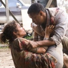 Denzel Washington accanto a Paula Patton in una scena di Deja Vu - Corsa Contro Il Tempo
