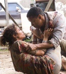 Denzel Washington accanto a Paula Patton in una scena di Deja Vu - Corsa Contro Il Tempo