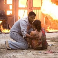 Denzel Washington insieme a Paula Patton in una scena di Deja Vu - Corsa Contro Il Tempo