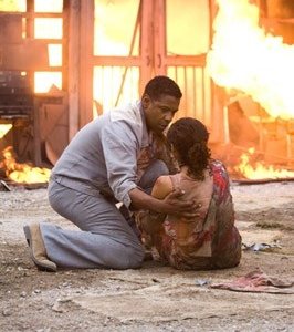 Denzel Washington insieme a Paula Patton in una scena di Deja Vu - Corsa Contro Il Tempo