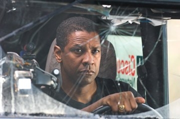 Denzel Washington in una scena del film Deja Vu - Corsa Contro Il Tempo