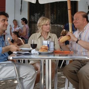 Vincenzo Salemme e Massimo Boldi in una scena di Olè