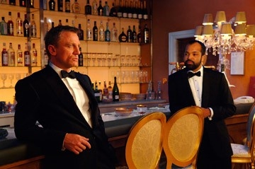 Daniel Craig e Jeffrey Wright in una scena del film Casino Royale