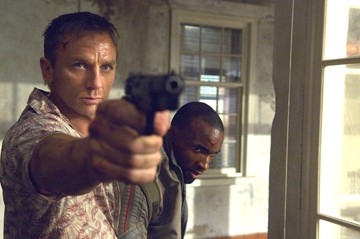 Daniel Craig e Sebastien Foucan in una scena del film Casino Royale