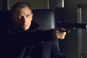 Daniel Craig in una scena del film Casino Royale, primo film da lui interpretato nel ruolo di James Bond